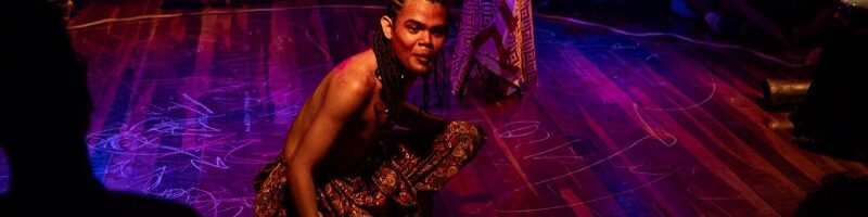 Espetáculo Mojubá leva estética afrodiaspórica aos palcos e reforça luta antirracista em Manaus